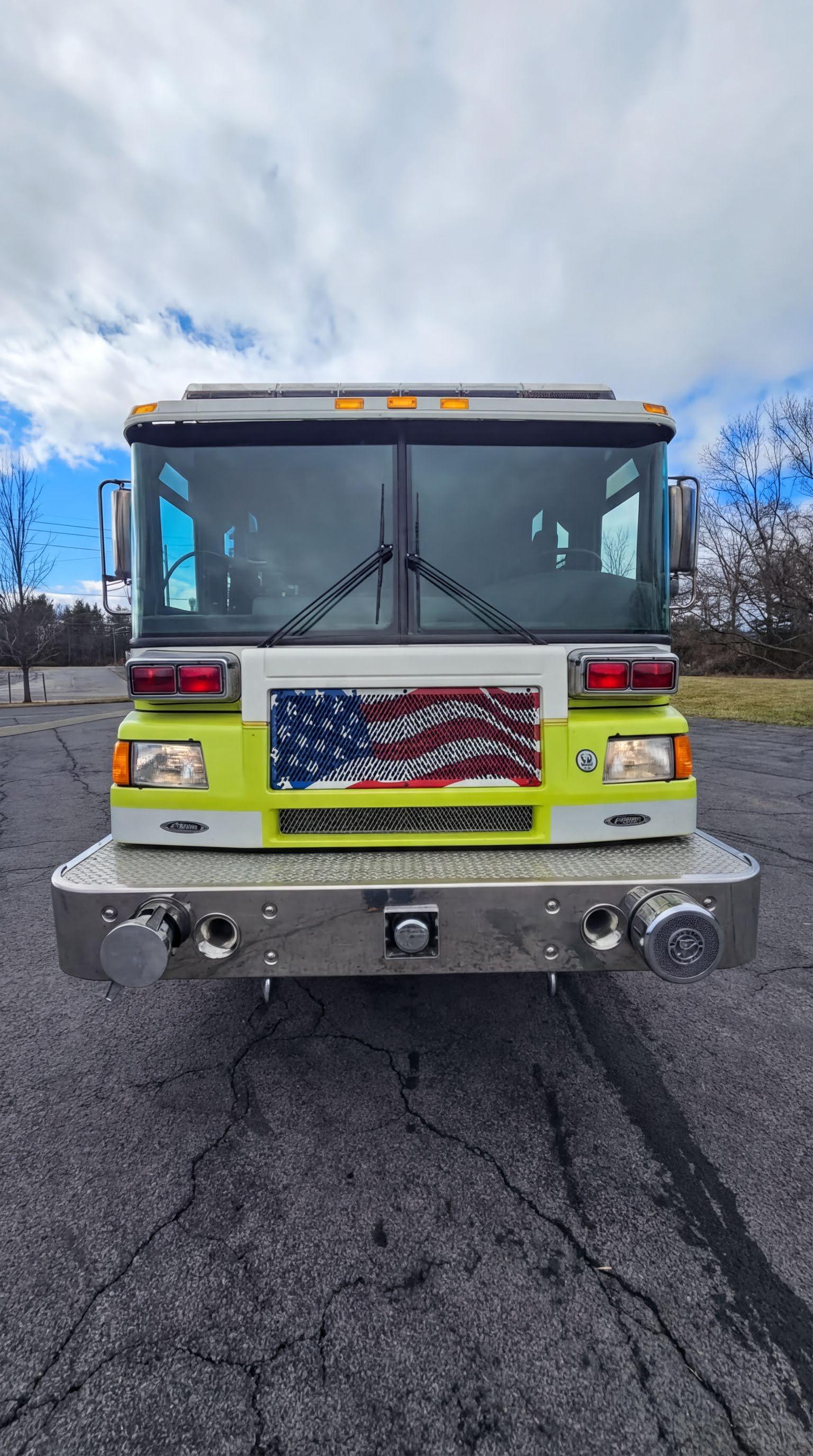 2004 Pierce Quantum Pumper - image 2