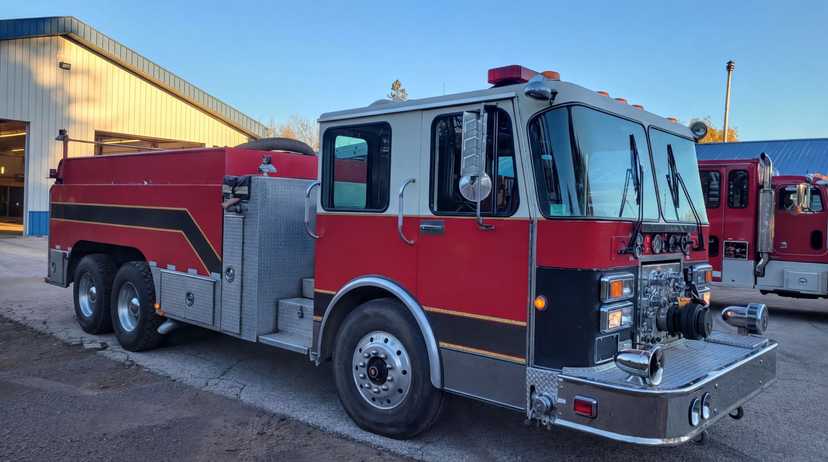 1990 Spartan Pumper Tanker — photo 3