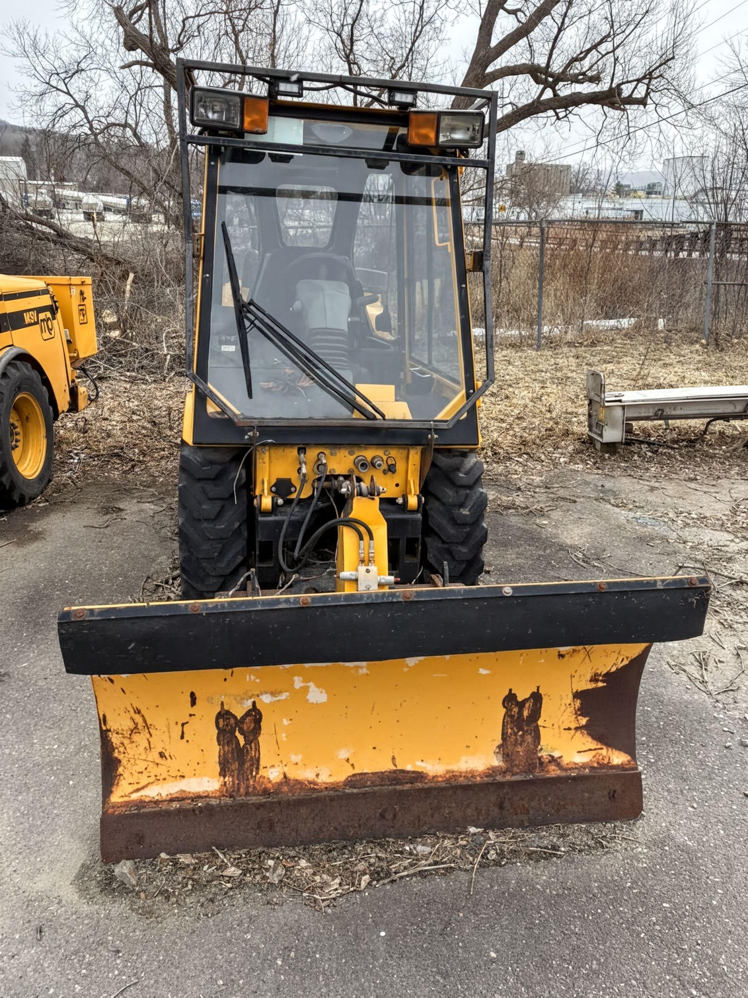 2013 MB MSV Tractor (for parts) - image 1