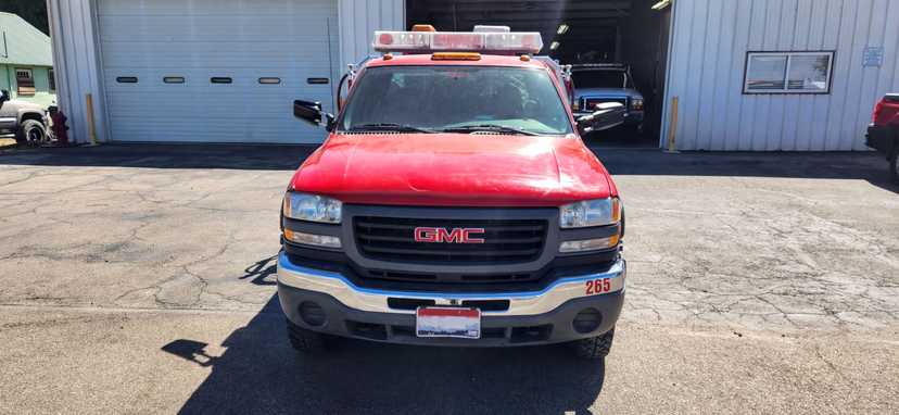 2004 GMC Brush Truck — photo 2