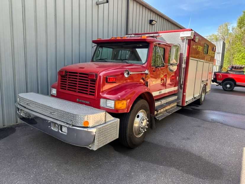 2001 International 4900 Heavy Rescue