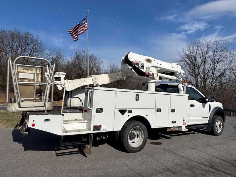 2019 Ford F550 Bucket Truck w/ Altec AT41S Boom (46 ft) — photo 4