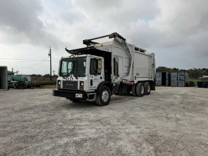 2007 Mack E-Z Pack Front Loader