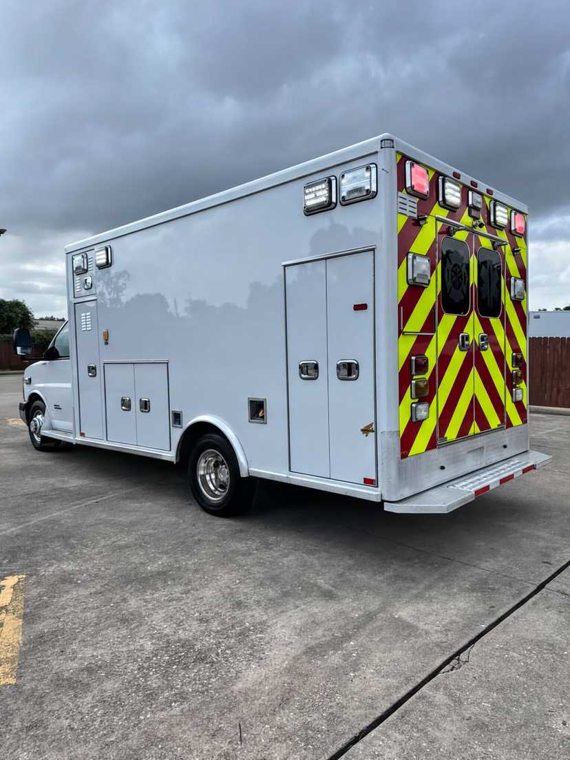 2015 AEV Chevrolet Type III Ambulance — photo 3