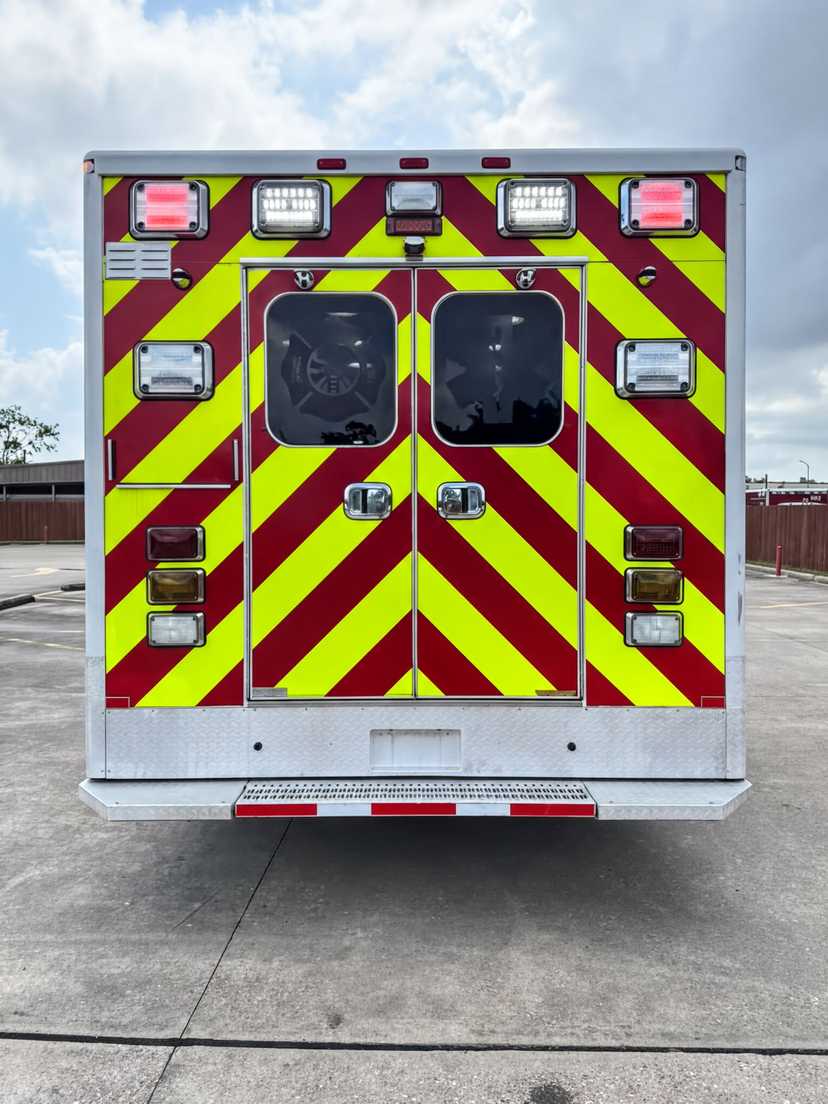 2015 AEV Chevrolet Type III Ambulance — photo 4