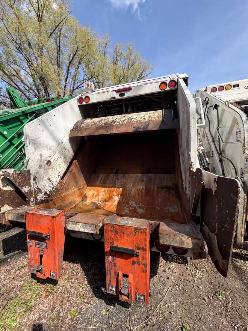 2020 Freightliner New Way Rear Loader — photo 4