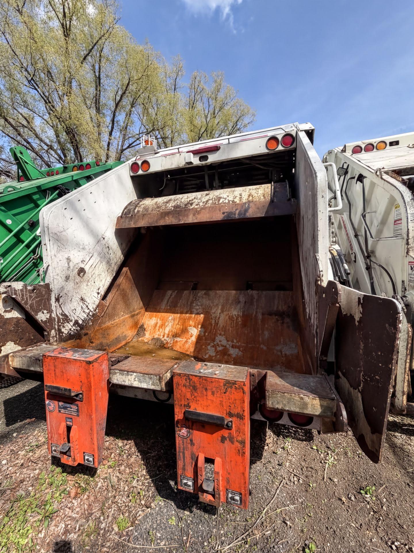 2020 Freightliner New Way Rear Loader - image 4