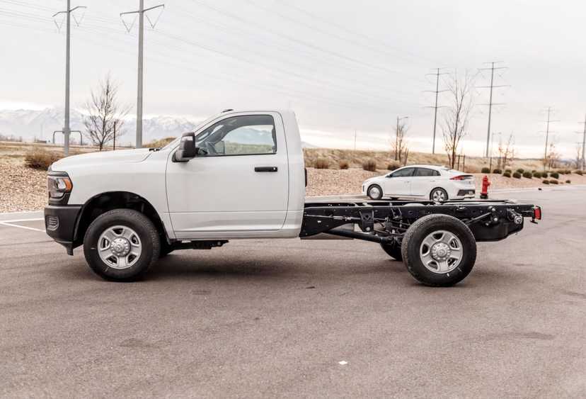 2024 Ram 3500 Regular Cab 4x4 Cab Chassis — photo 2