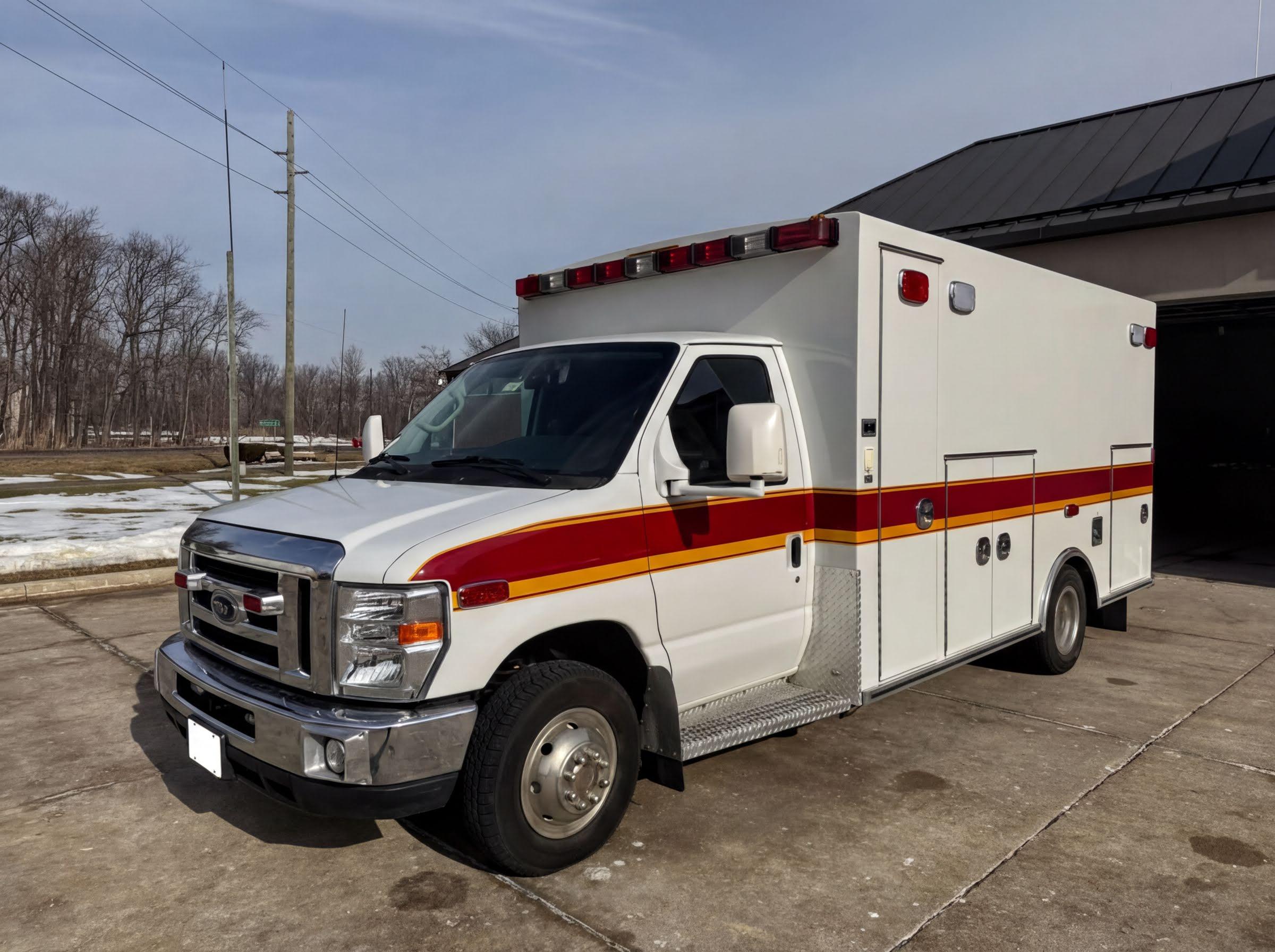 2009 Braun Ford Type III Ambulance - image 3