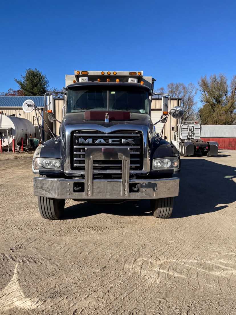 2013 Mack GU713 Dump Truck — photo 2