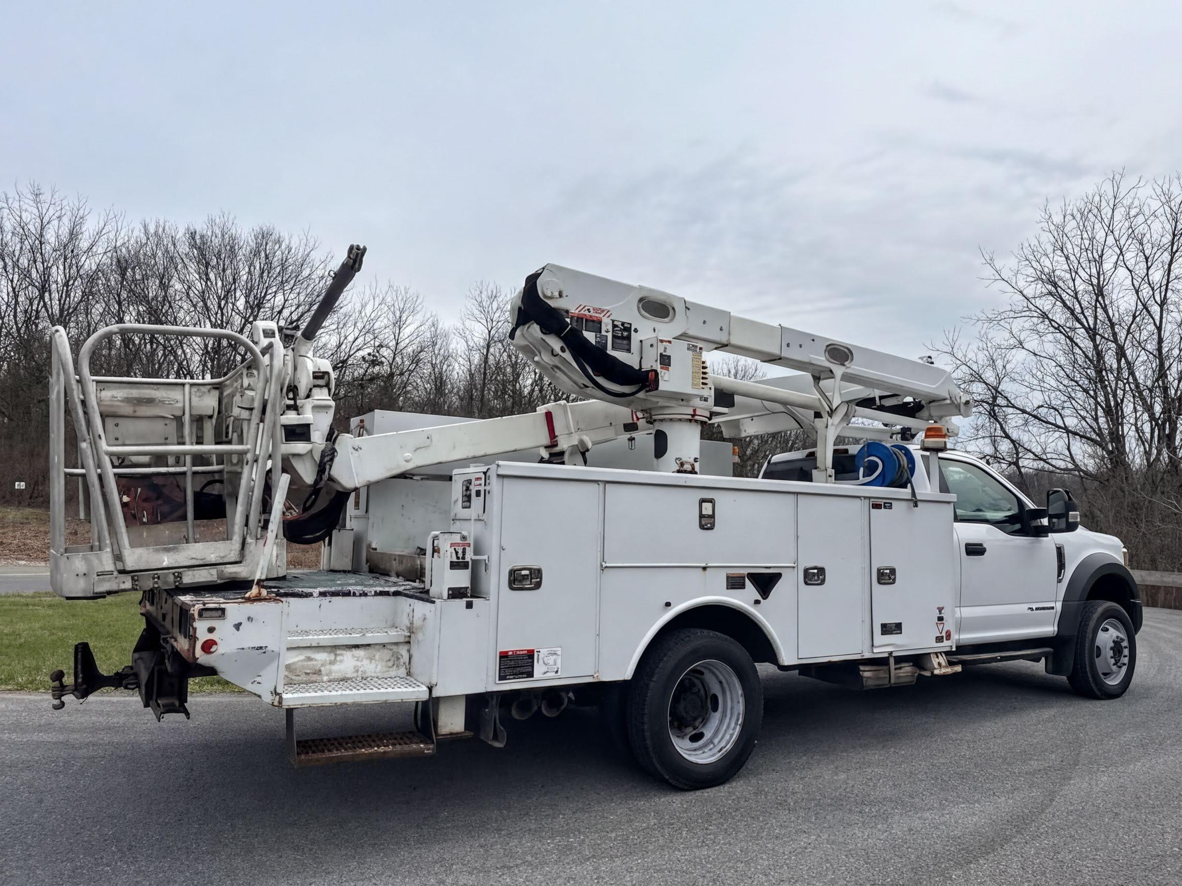 2019 Ford F550 Bucket Truck w/ Altec AT48S Boom (53 ft) - image 4