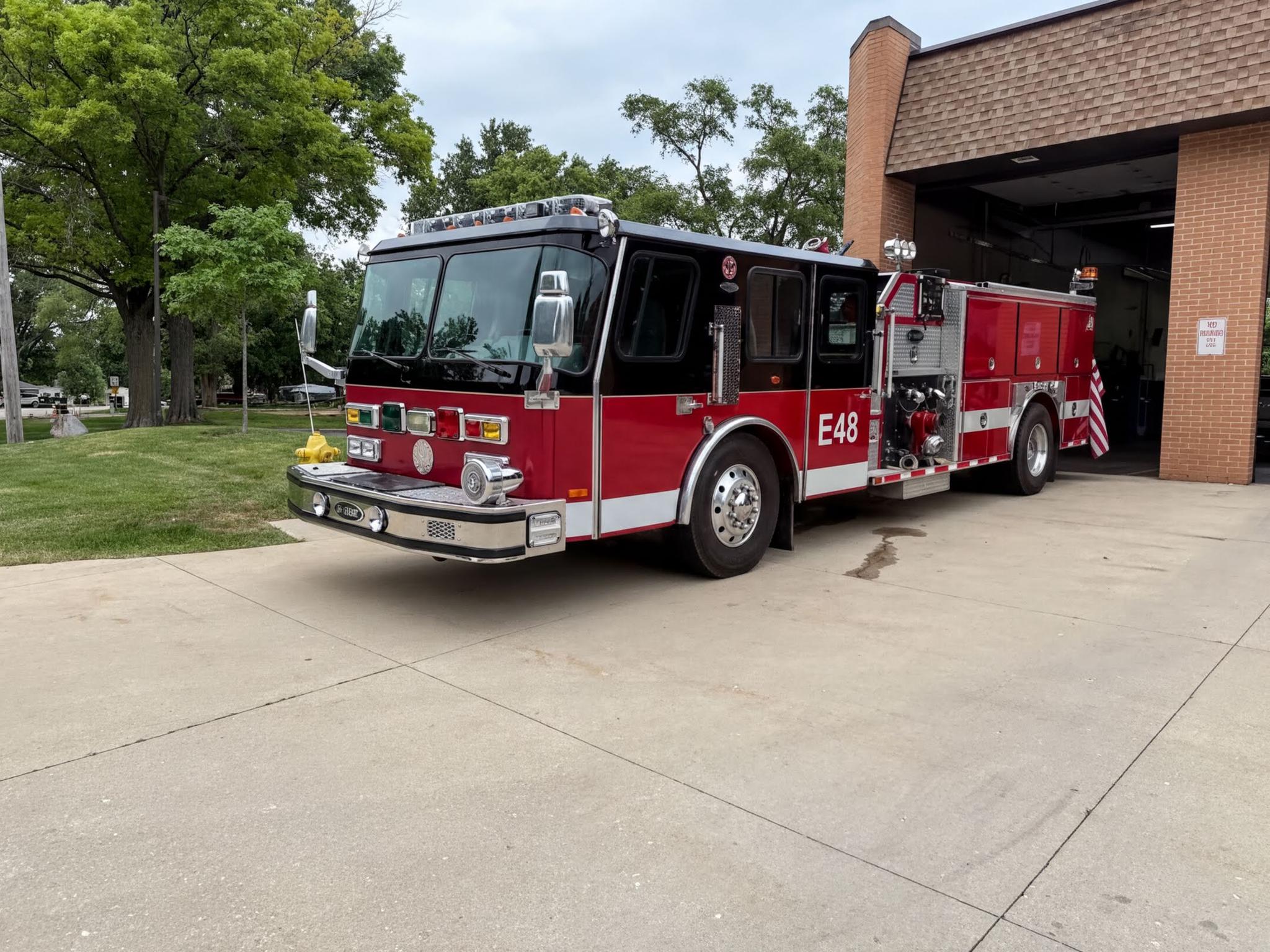1994 E-One Hurricane Pumper - image 1