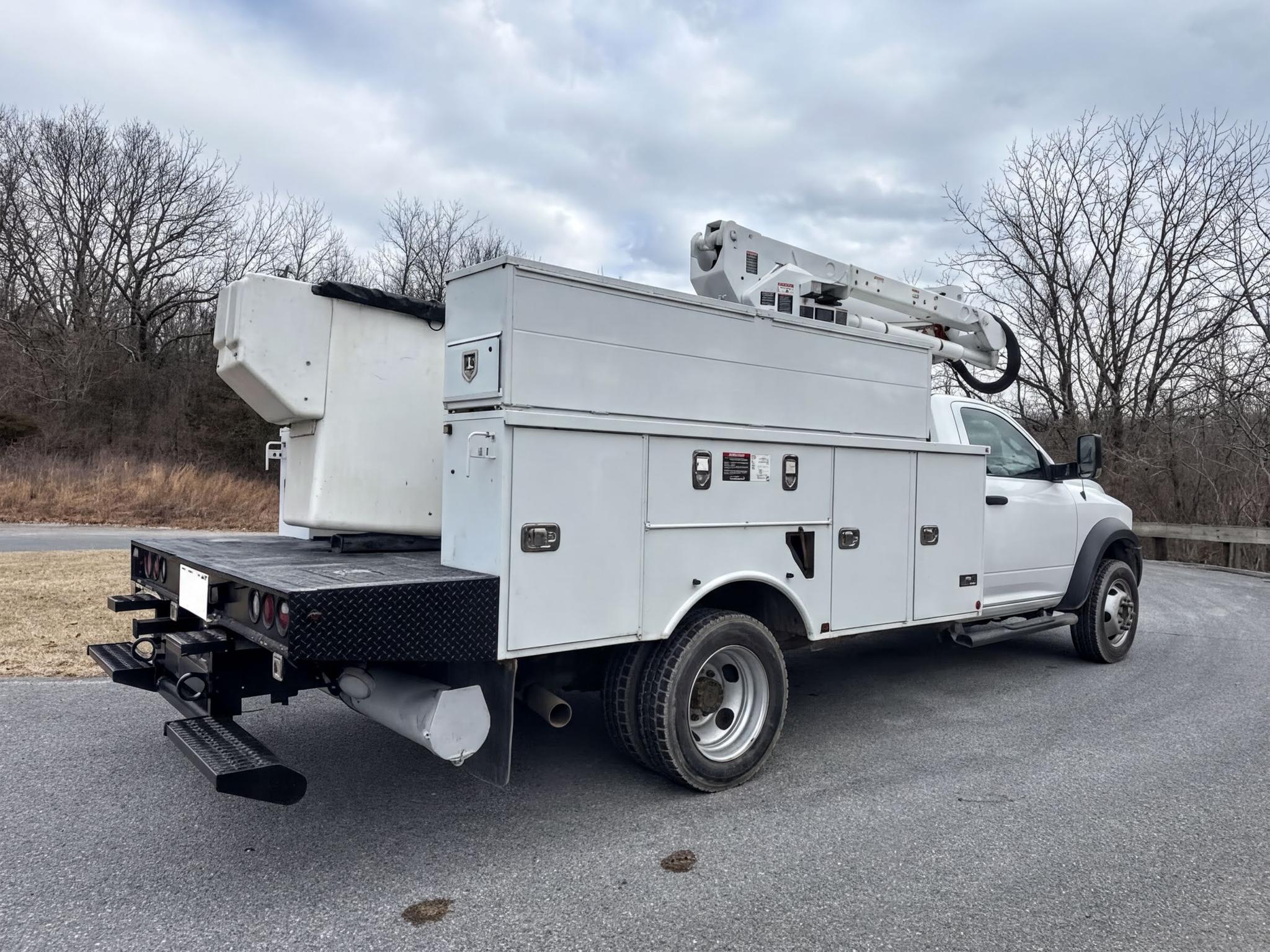 2018 Ram 5500 4x4 Bucket Truck w/ Altec AT40G Boom (45 ft) - image 5