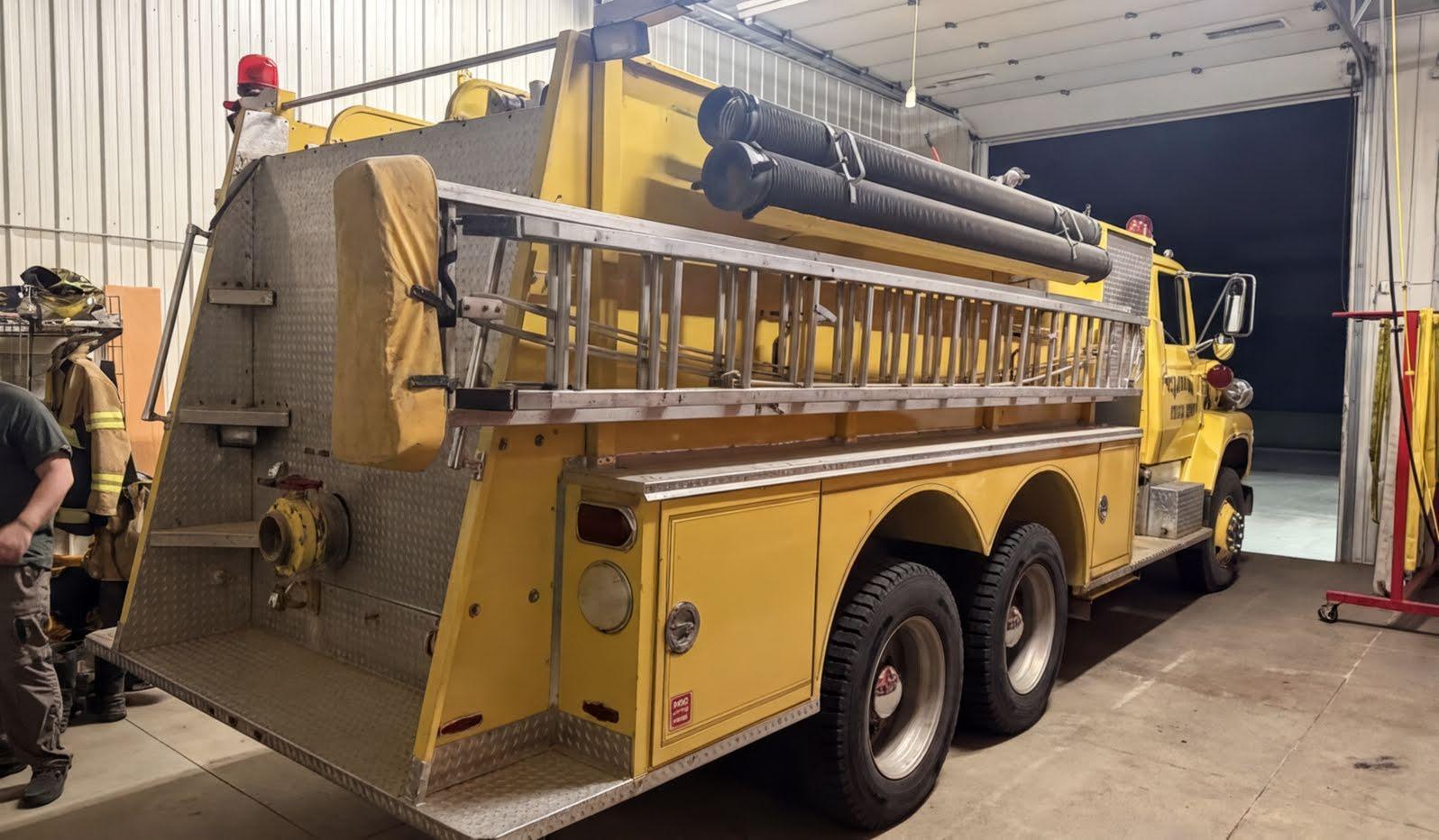 1980 Pierce Ford Pumper Tanker - image 4