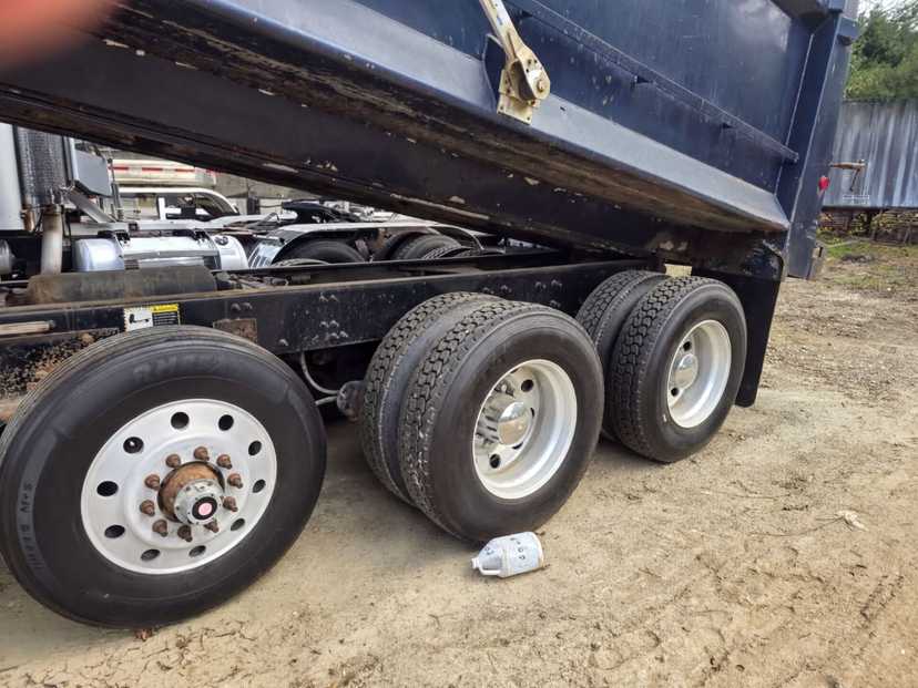 2005 Peterbilt 379 Dump Truck — photo 4