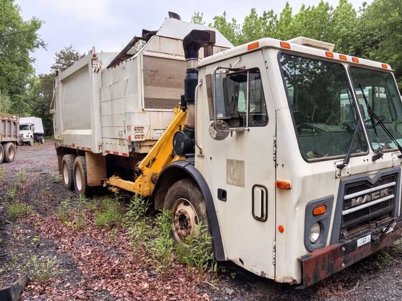 2011 Mack Heil Side Loader — photo 4