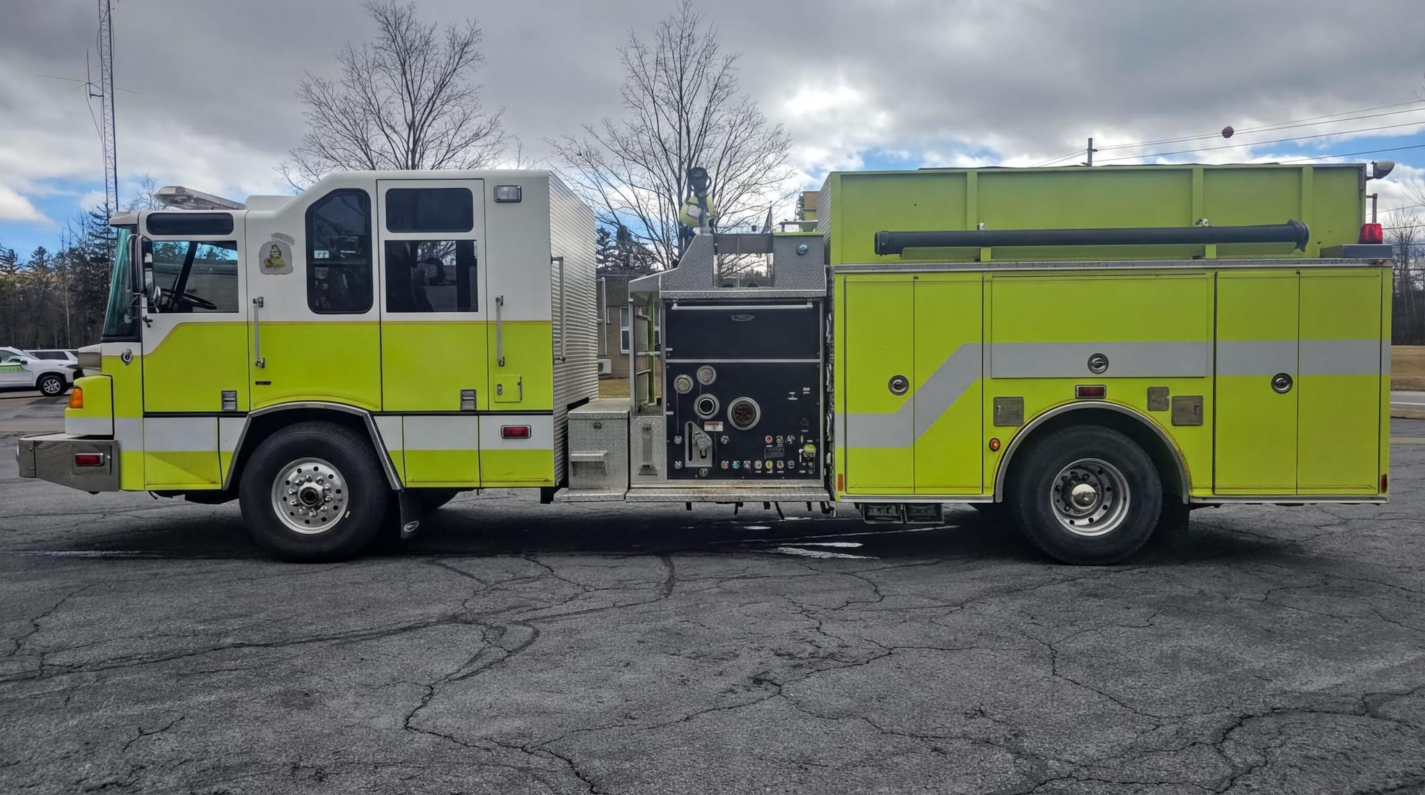 2004 Pierce Quantum Pumper - image 3