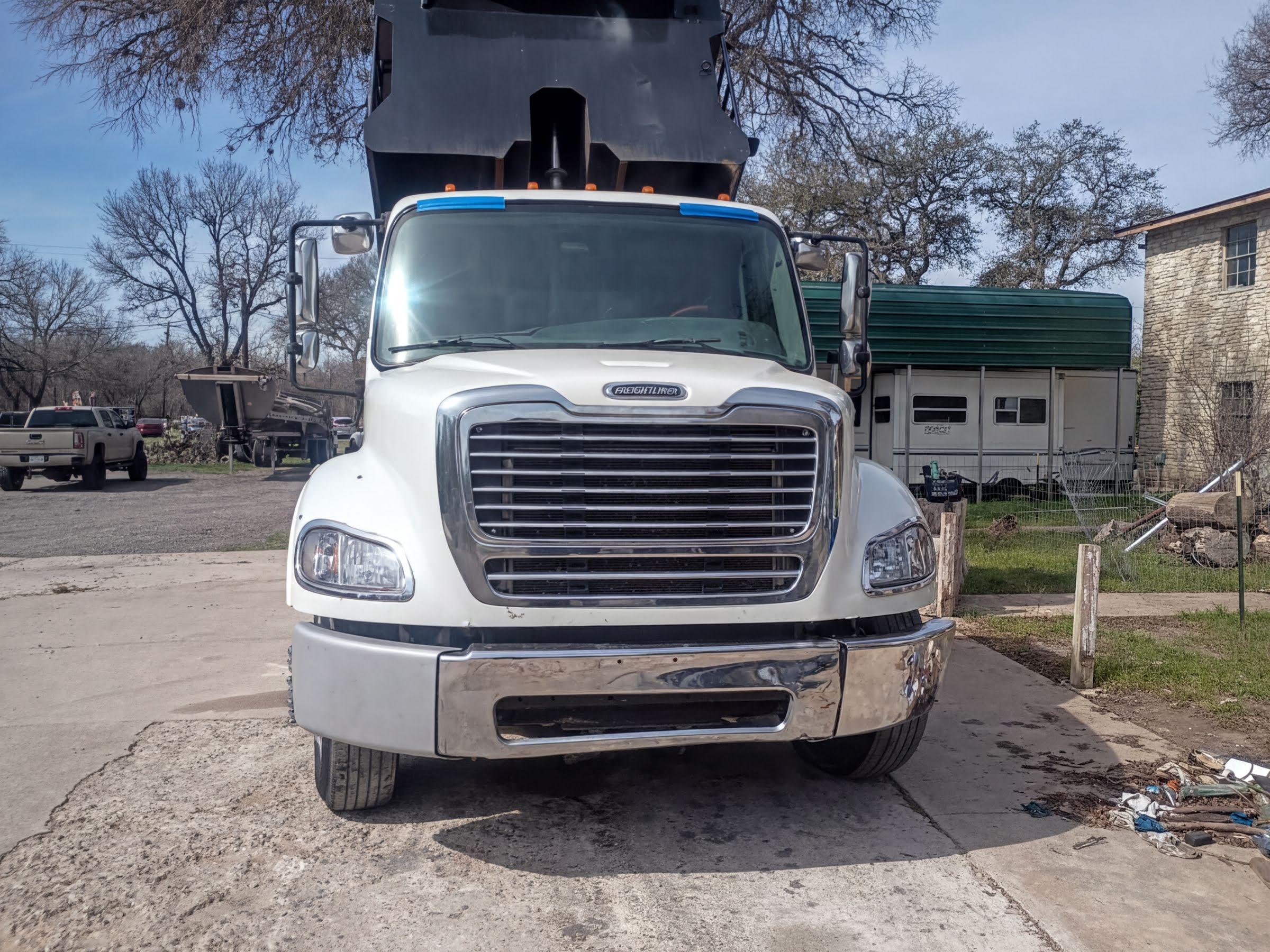 2013 Freightliner M2 - image 2