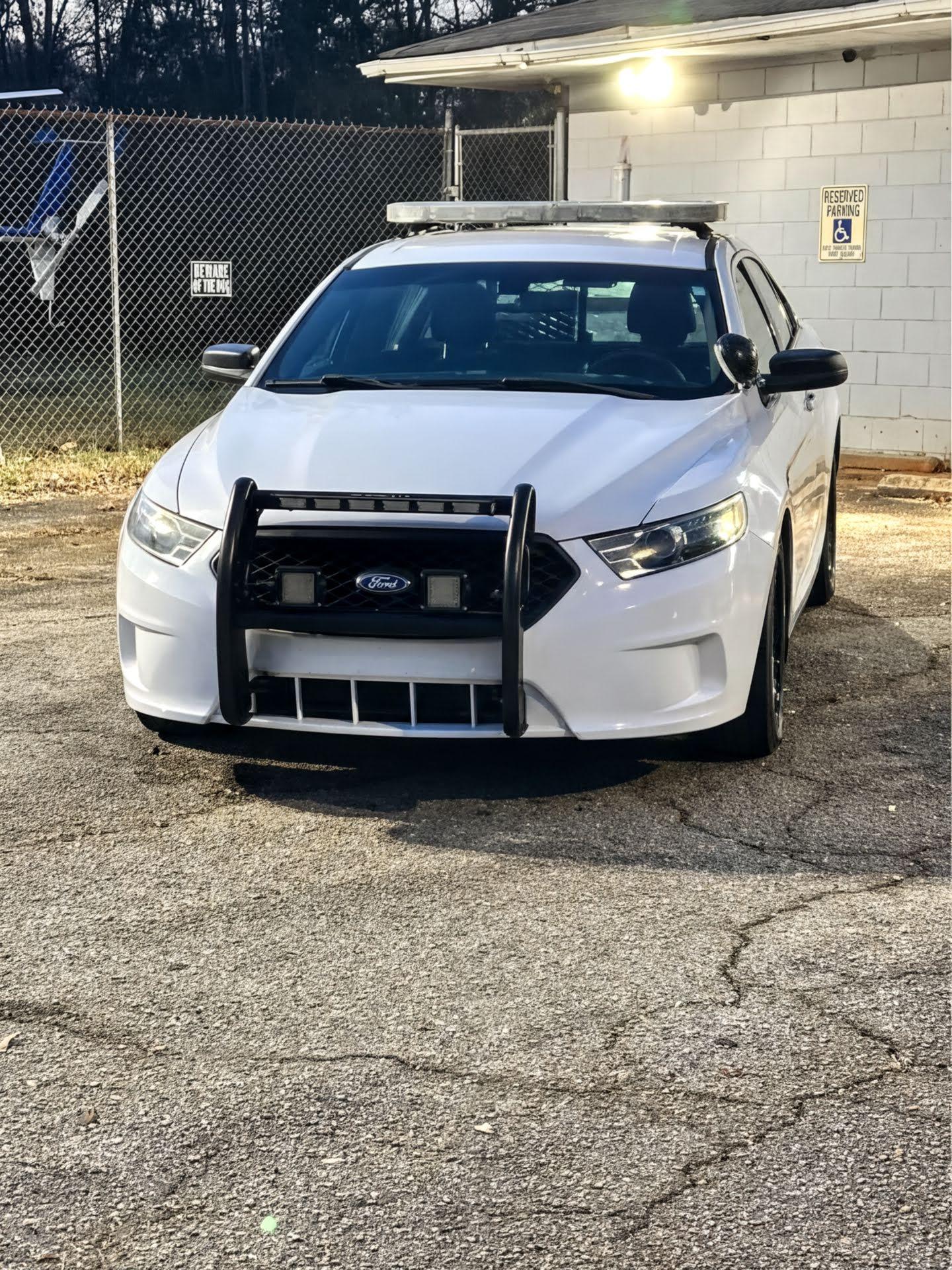 2017 Ford Taurus Police Interceptor - image 1