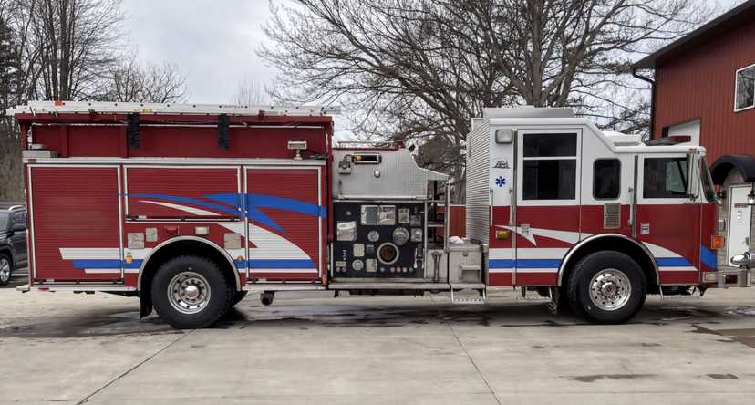 2003 Pierce Tilt Cab Pumper — photo 3