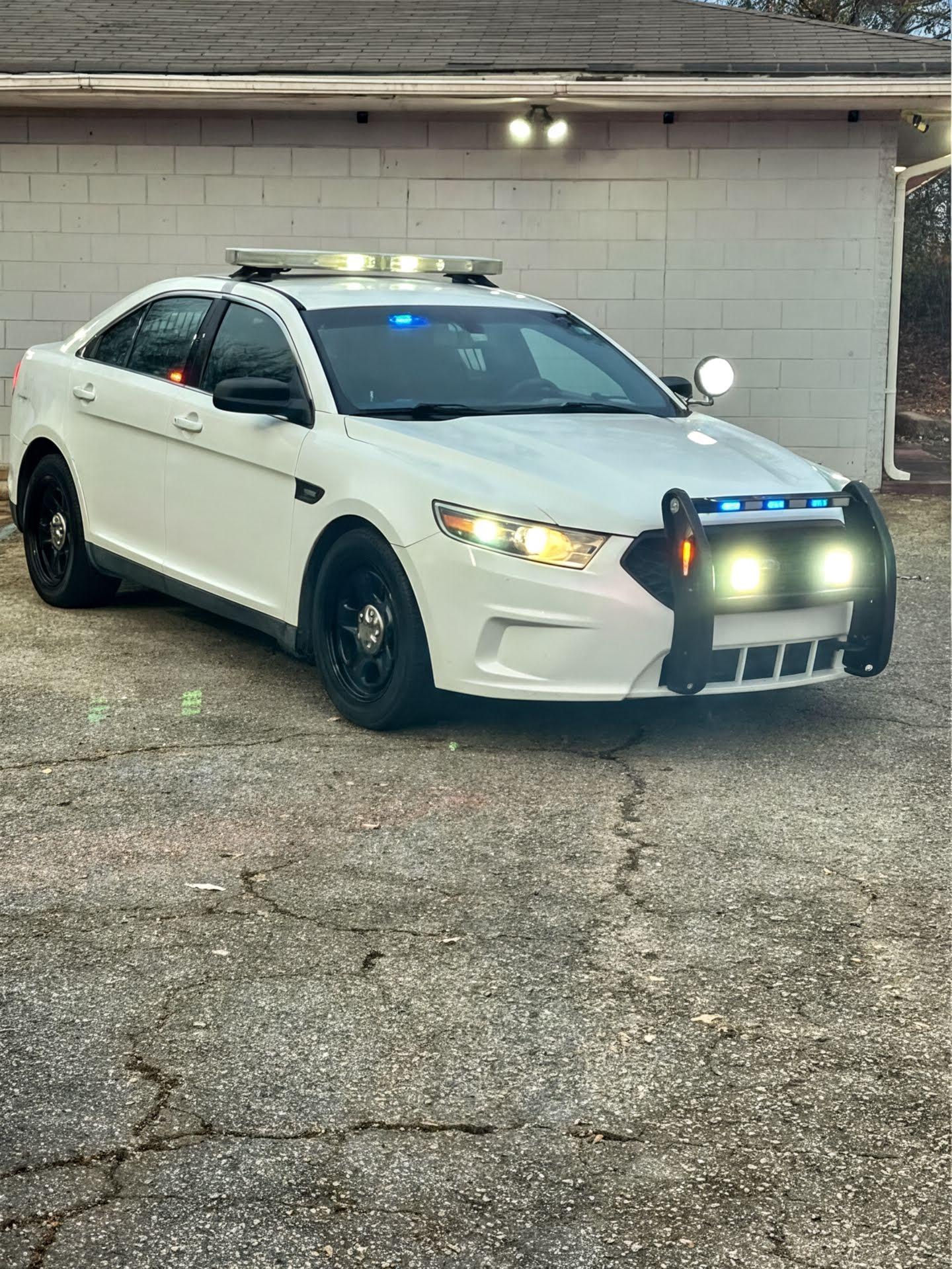 2017 Ford Taurus Police Interceptor - image 5