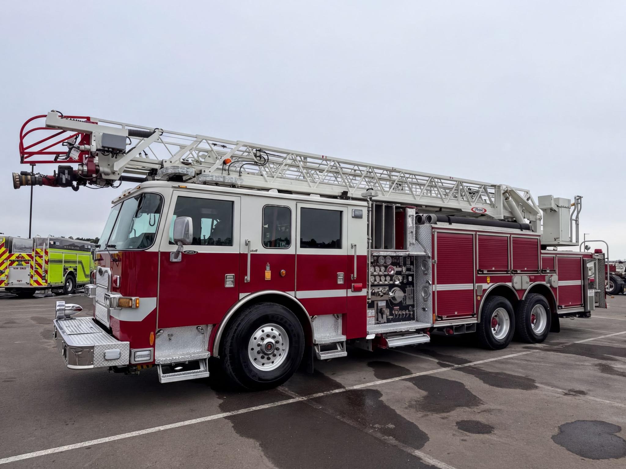 2018 Pierce ARROW XT 75' Aerial - image 1