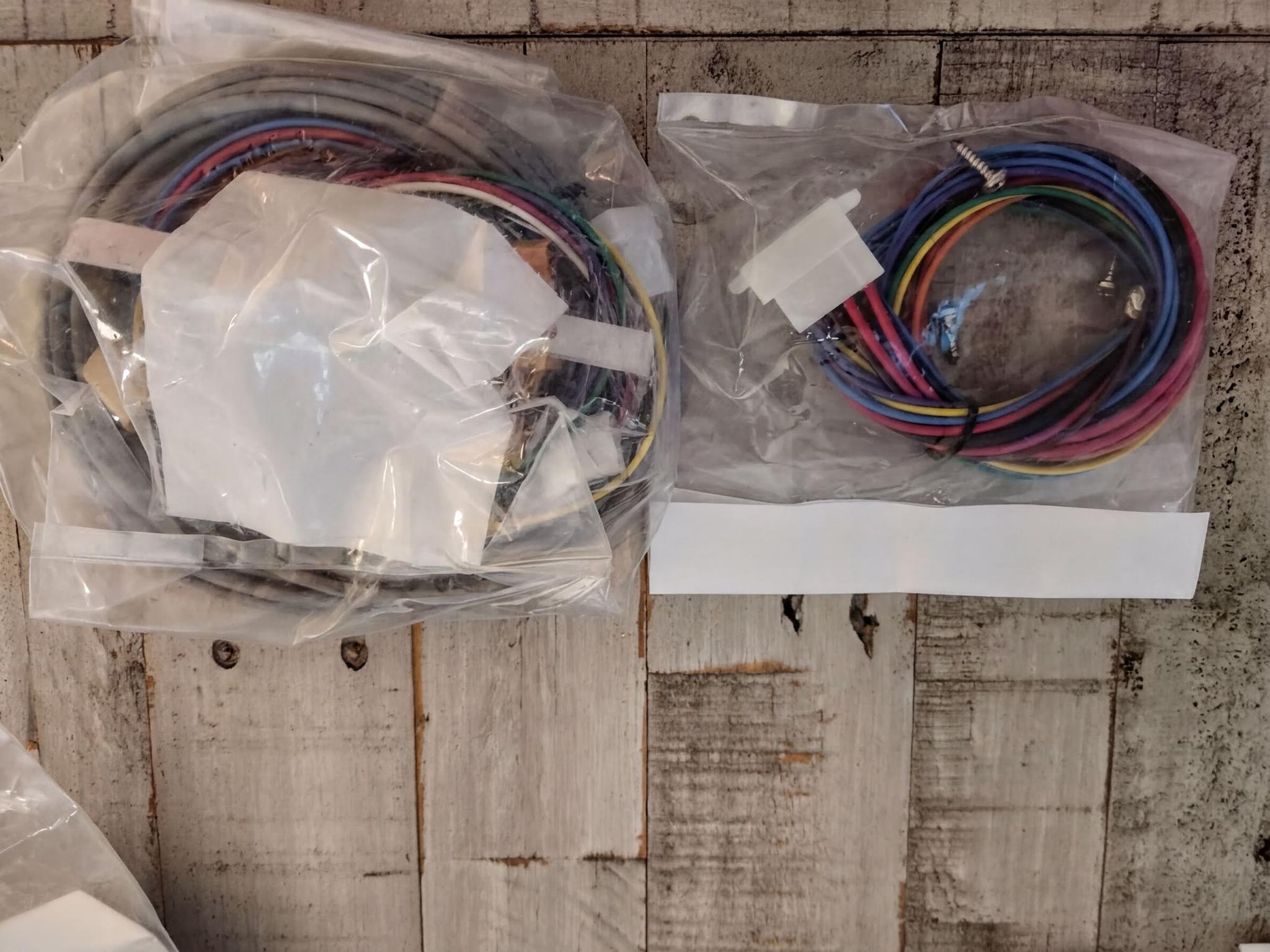 New old stock whelen parts - image 3