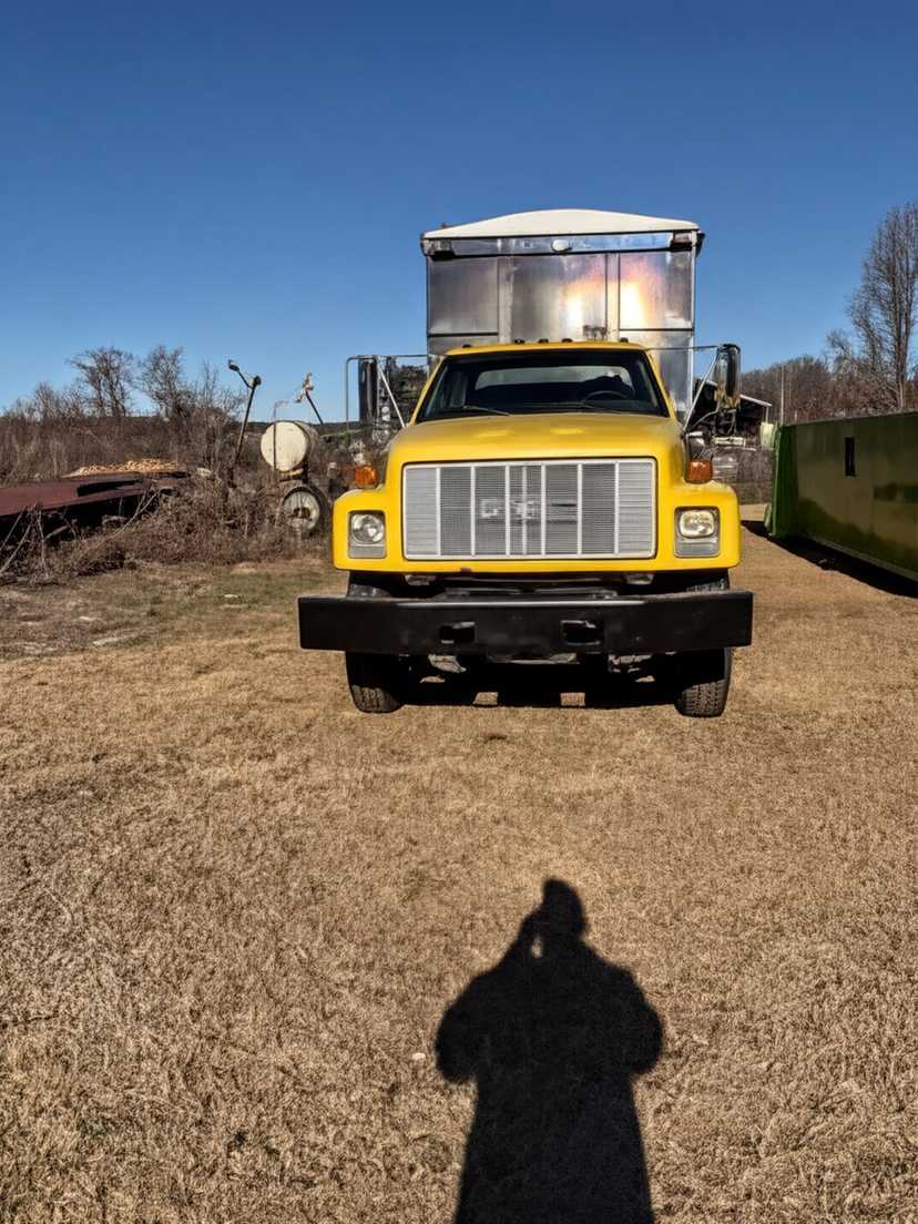 2002 GMC 7500C Dump Truck — photo 3