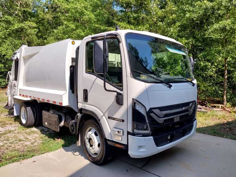 2025 Isuzu Pac-Mac Rear Loader — photo 5