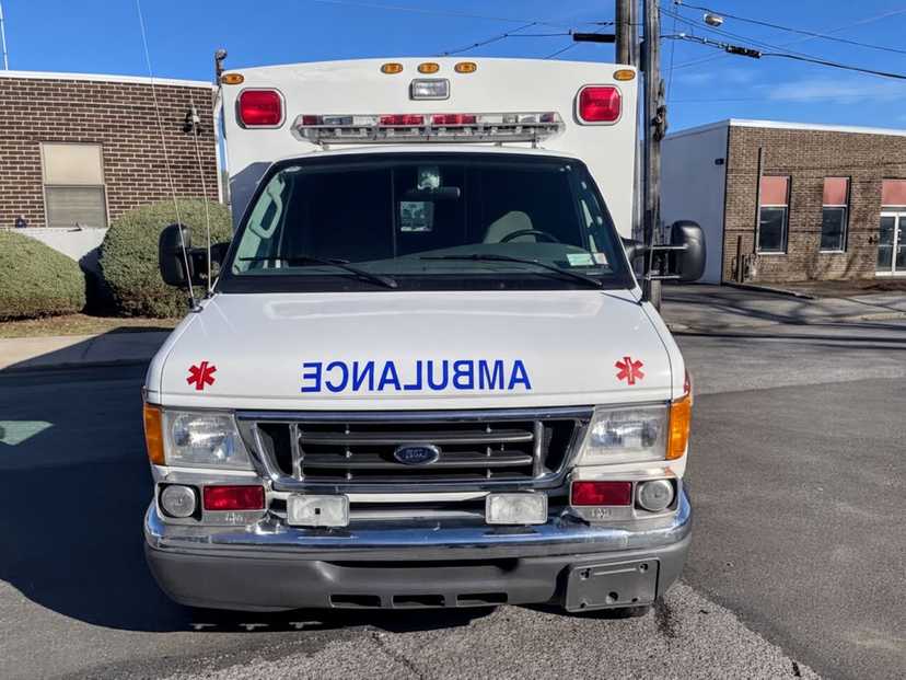 2006 Braun Ford Type III Ambulance — photo 2