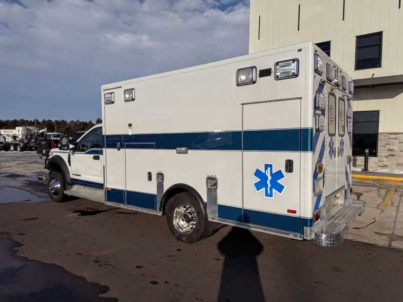 2017 PL-Custom Ford 4x4 Type I Ambulance — photo 5