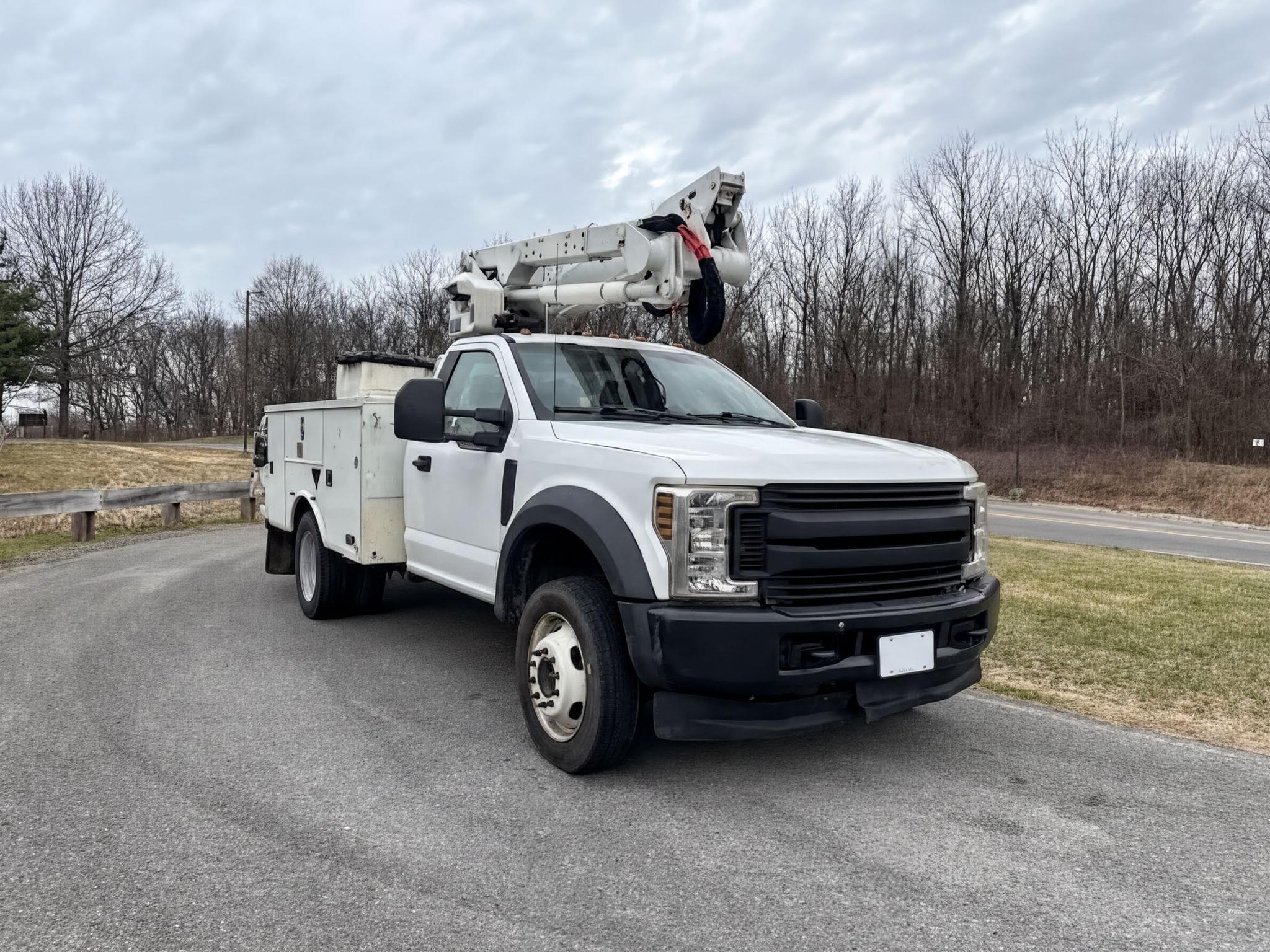 2019 Ford F550 4x4 Bucket Truck w/ Altec AT40G Boom (45 ft) - image 1