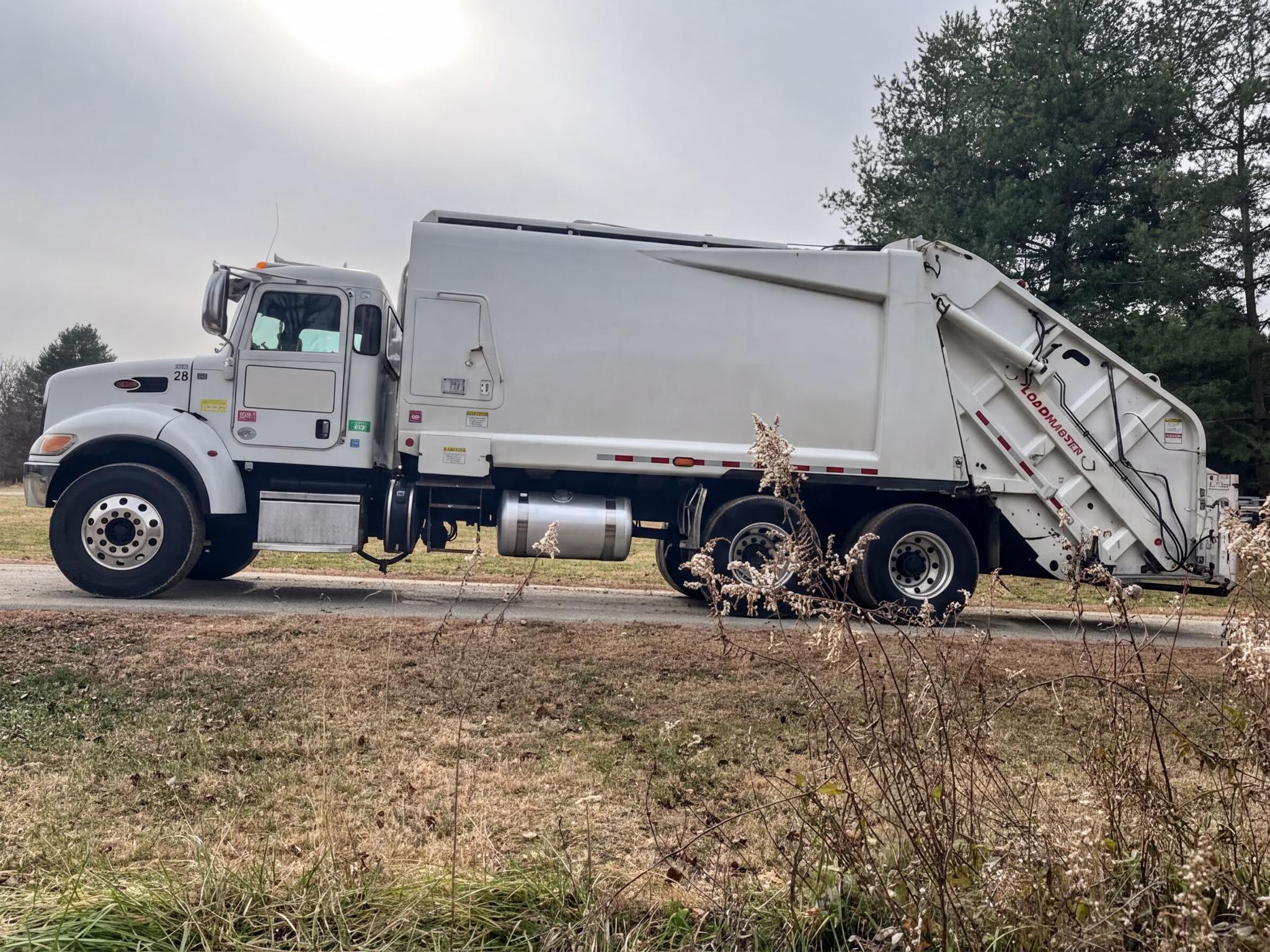 2020 Peterbilt Loadmaster Rear Loader - image 1