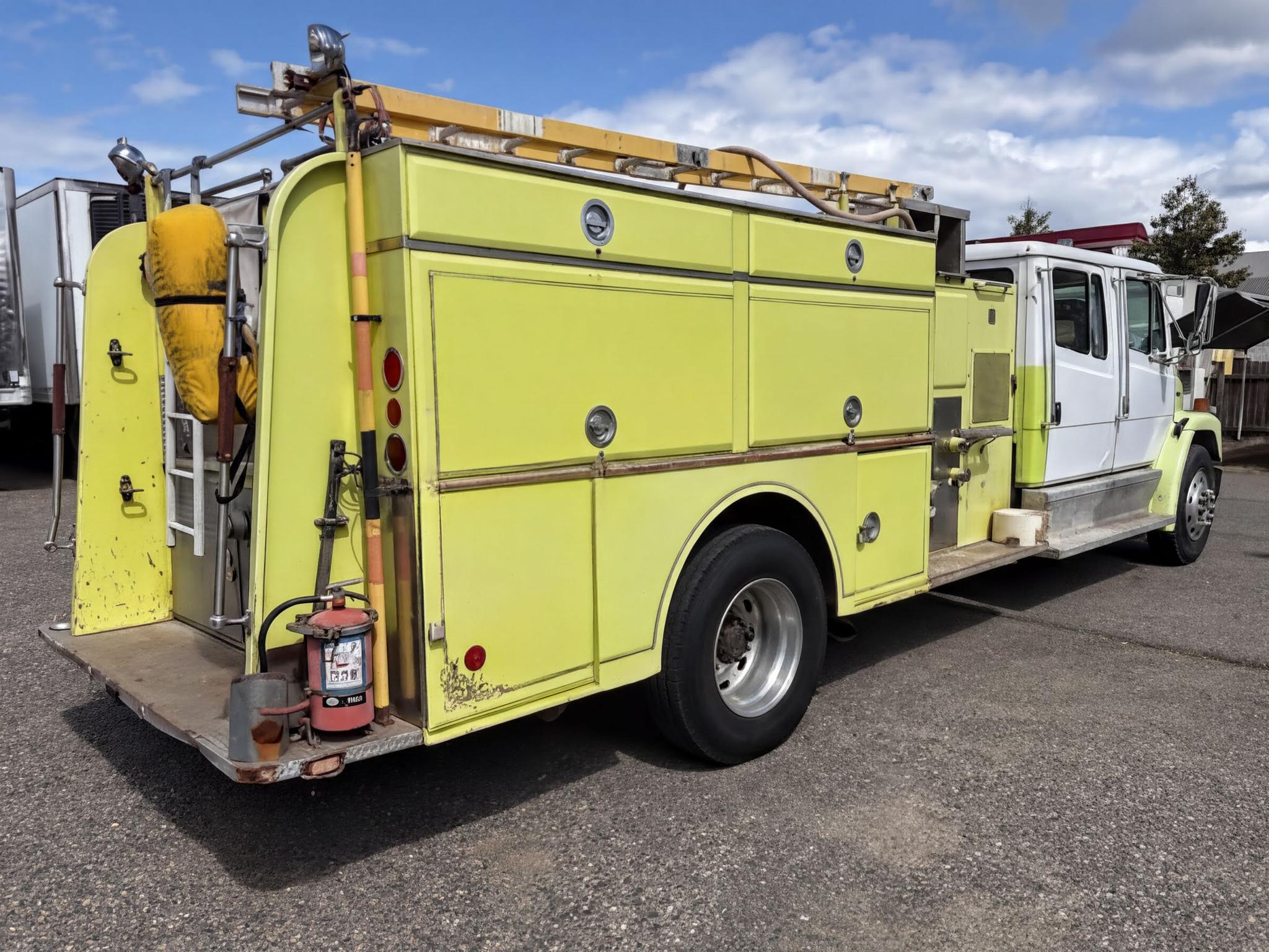 1993 Freightliner International Pumper - image 3