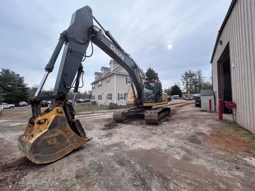 2013 John Deere 250 LC Excavator — photo 5