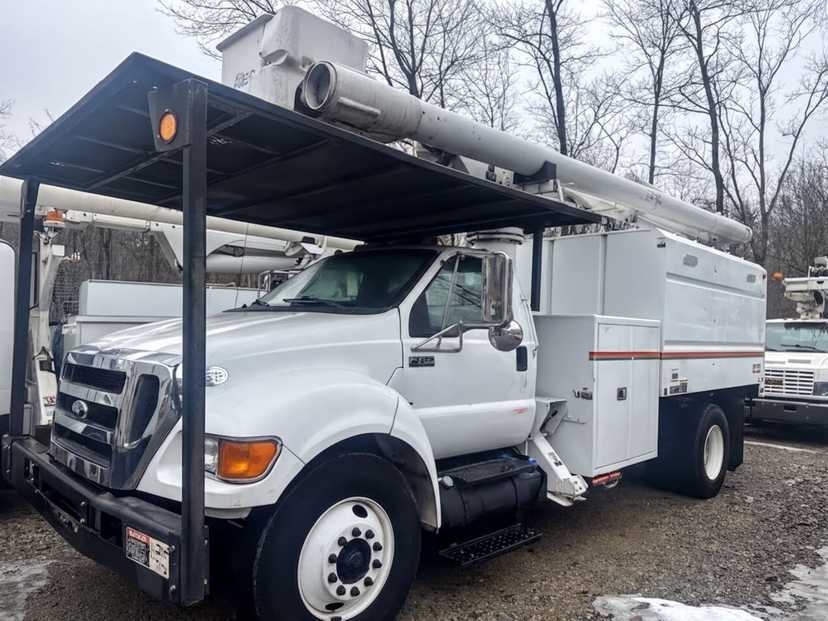 2013 Ford F750 Bucket Truck w/ Altec LR756 Boom & Chipper Dump (61 ft)