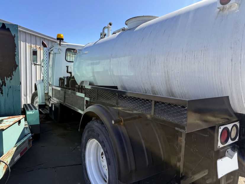 1995 International 400 FL80 Sewer Jet Truck — photo 3