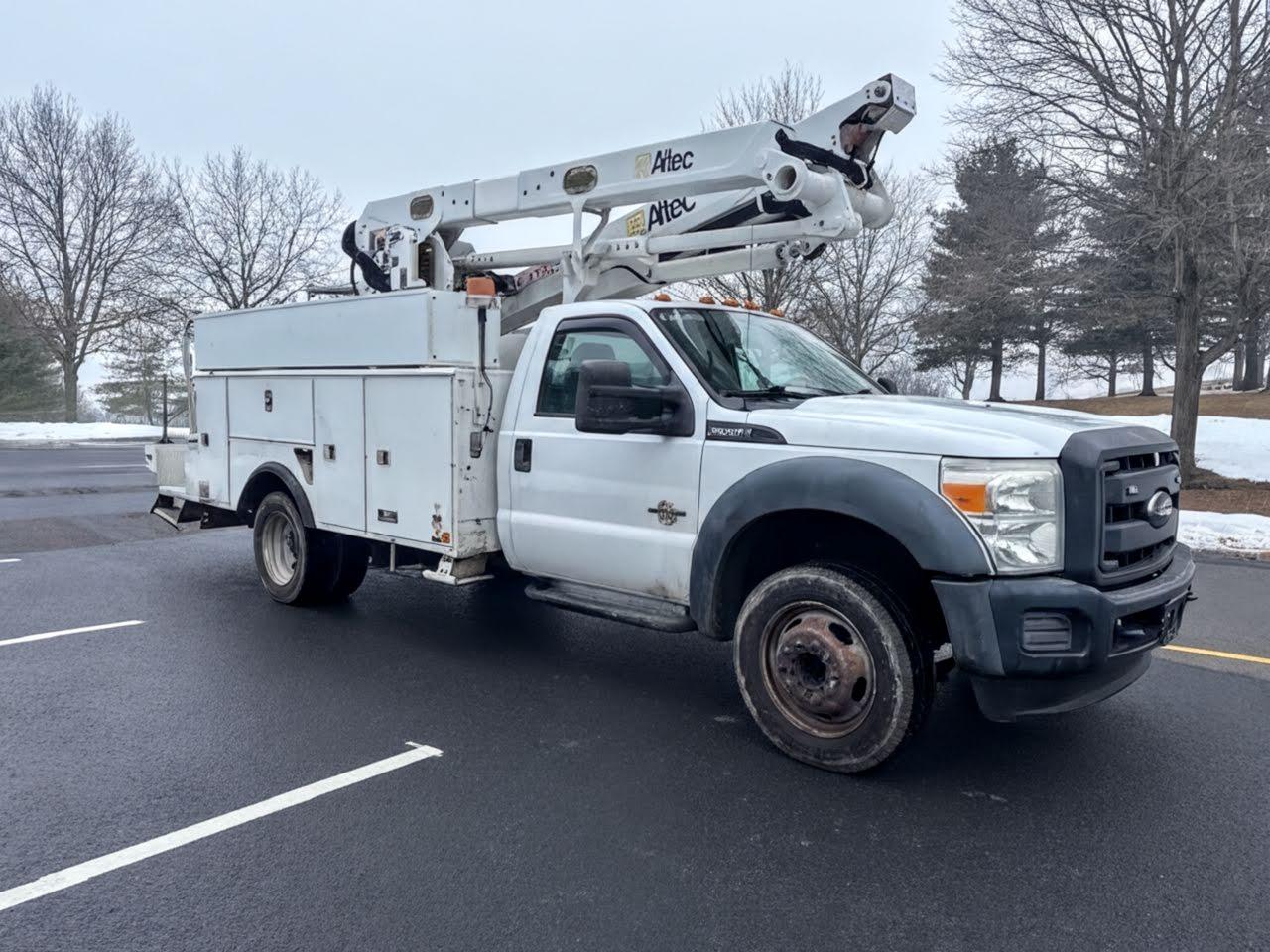 2016 Ford F550 Bucket Truck w/ Altec AT48S Boom (53 ft) - image 4