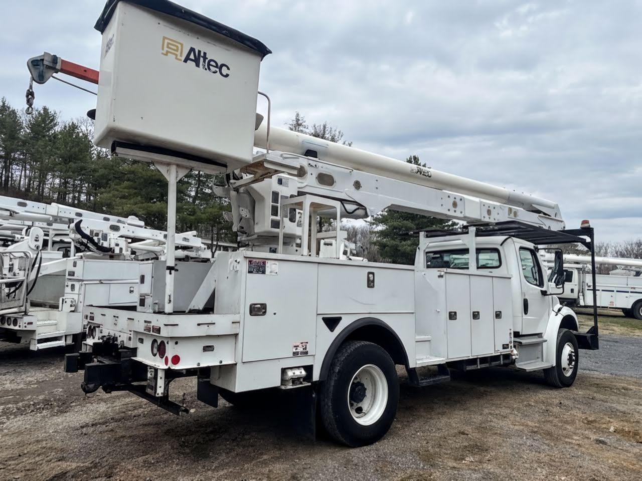 2019 Freightliner M2 Bucket Truck w/ Altec AT67 Boom (72 ft) - image 4