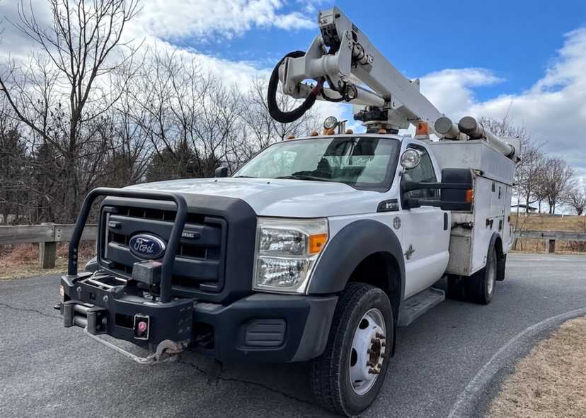 2015 Ford F550 Bucket Truck w/ Altec AT37G (42 ft) — photo 2