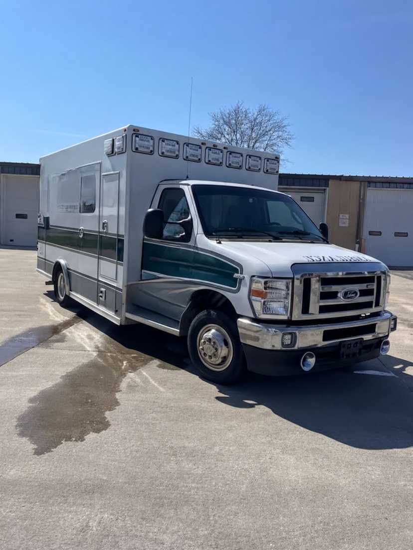 2022 Osage Ford Type III Ambulance — photo 2