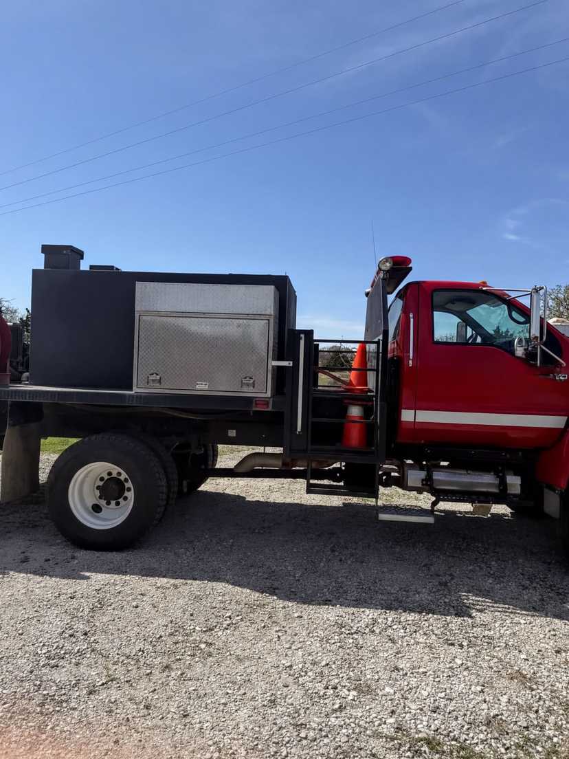 2008 Ford F-750 4x4 Brush Truck — photo 2