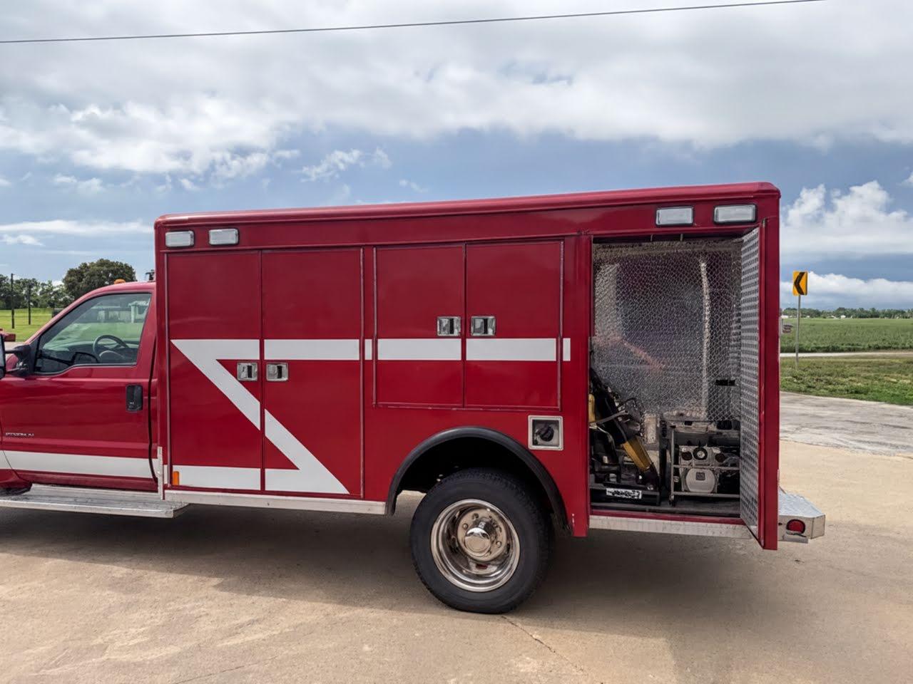 2000 Ford F450 4x4 Light Rescue - image 4