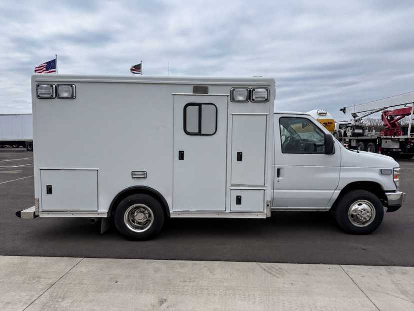 2022 Osage Ford Type III Ambulance — photo 2