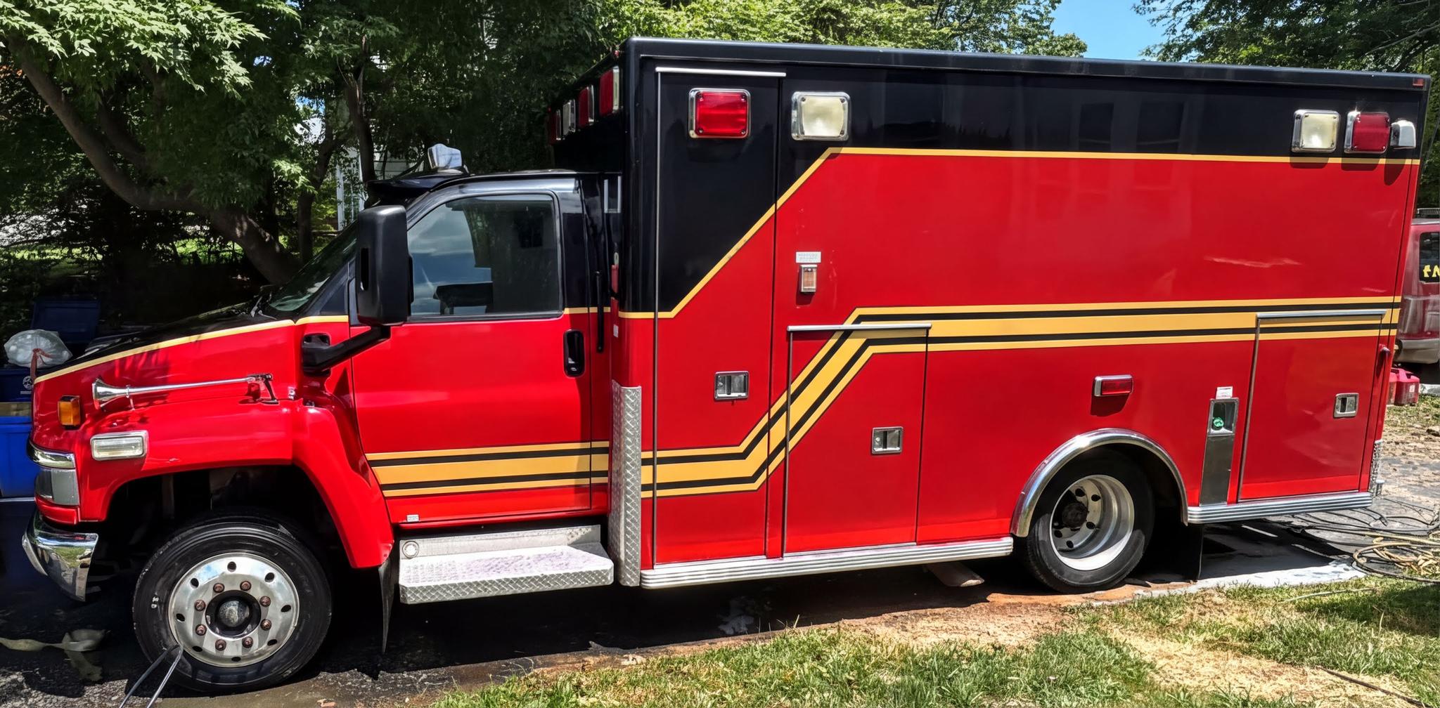 2009 LifeLine Chevrolet Type I Ambulance - image 3