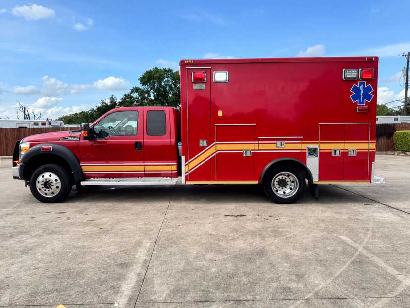 2014 REV Ford 4x4 Type I Ambulance — photo 2