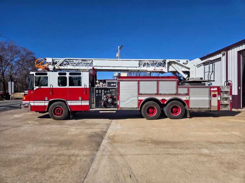 1995 Pierce Quantum 75' Quint