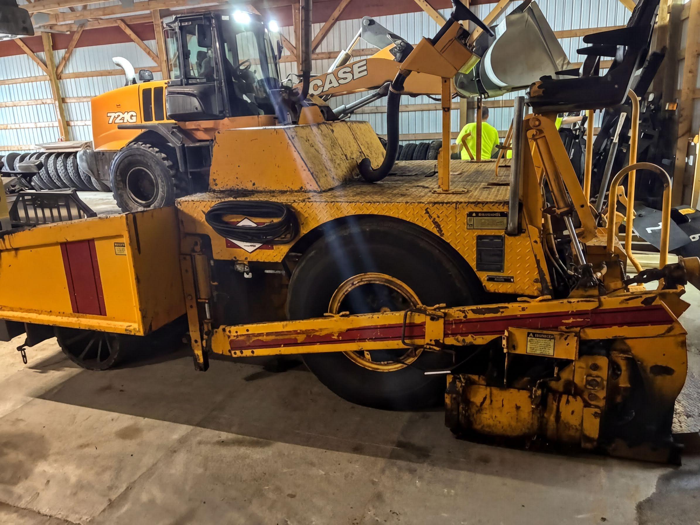 1988 Blaw-Knox PF-150 Asphalt Paver - image 2