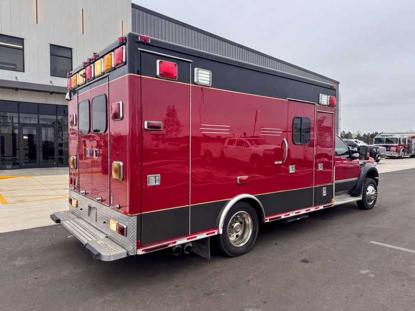 2008 MedTec Ford Type I Ambulance — photo 4