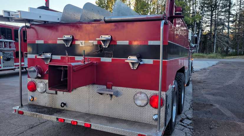 1990 Spartan Pumper Tanker — photo 4